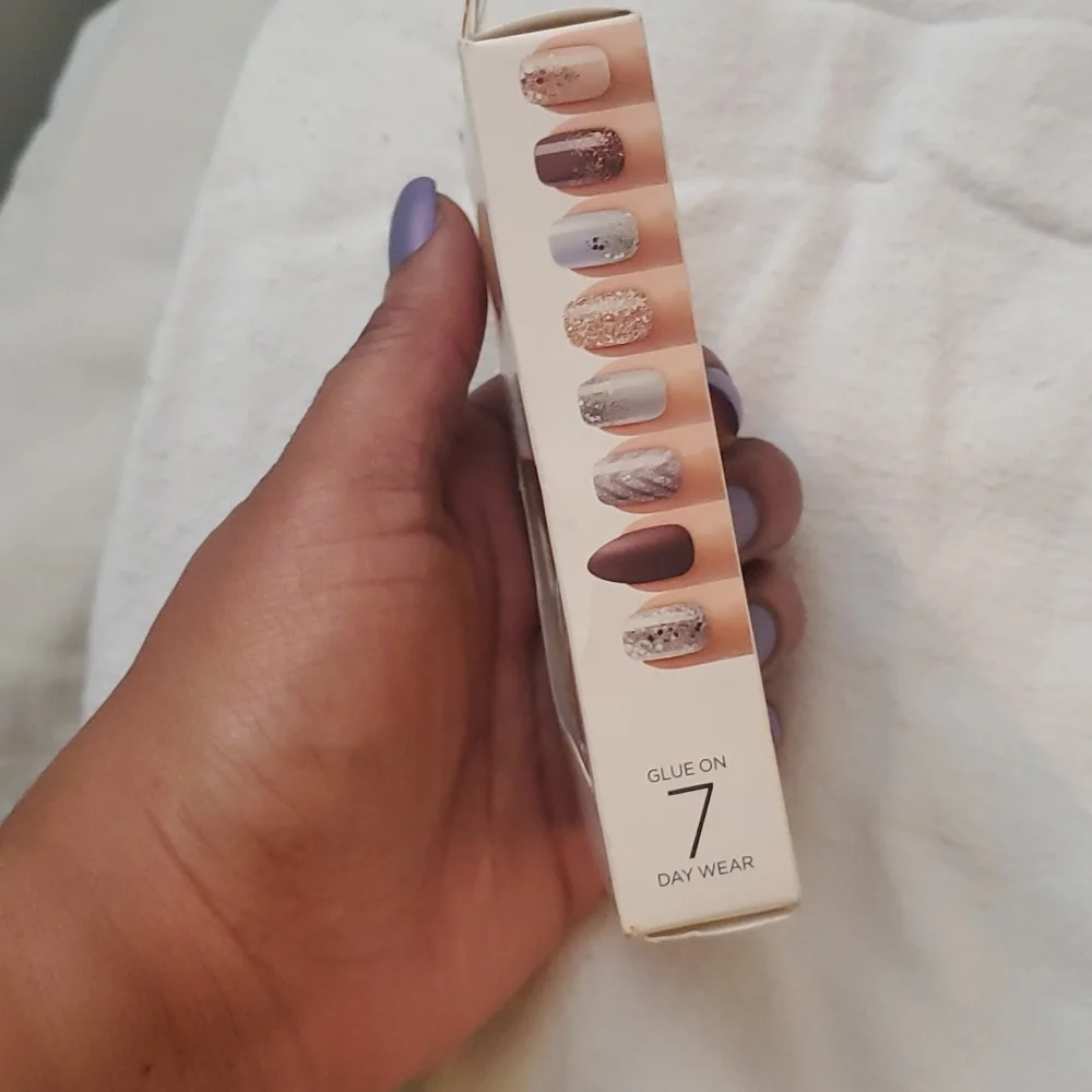 Kiss 💋 Press On Nails - Picture 3 of 6